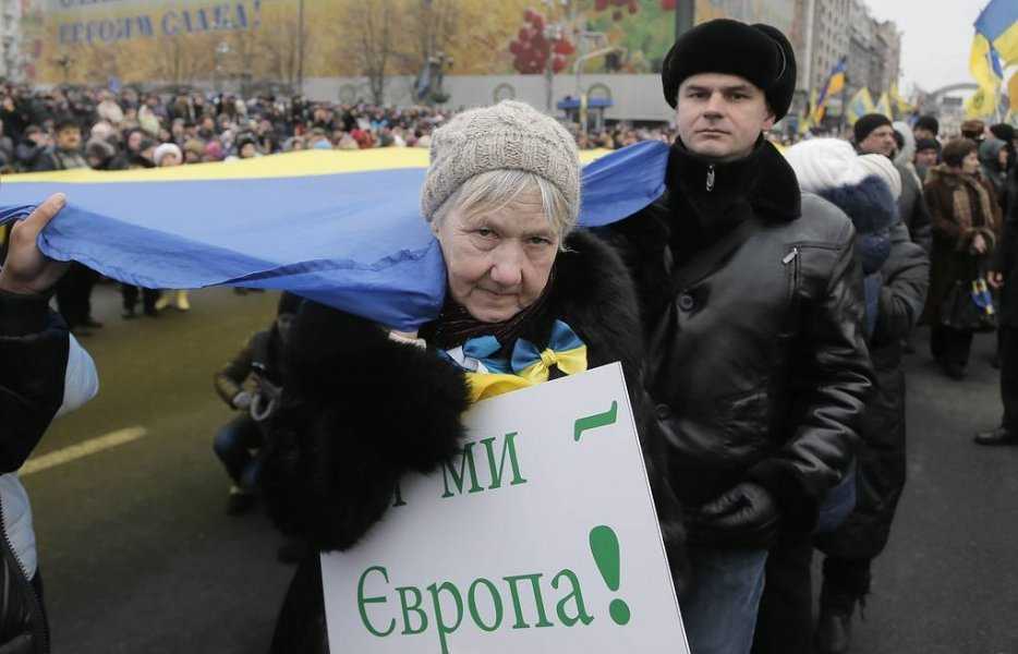 Чтобы приблизиться к Европе Украина не стала подтягиваться к ней, она к себе Европу опустила…
