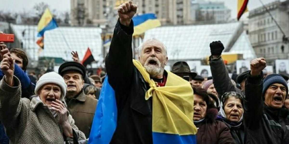 Ещё года полтора и украинцы сами будут просить Путина спасти Украину
