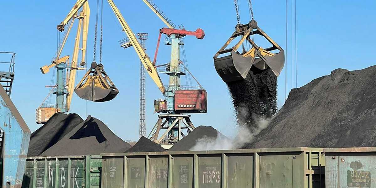 Порт «Пивденный» принял первый балкер с углем из США для «Центрэнерго»