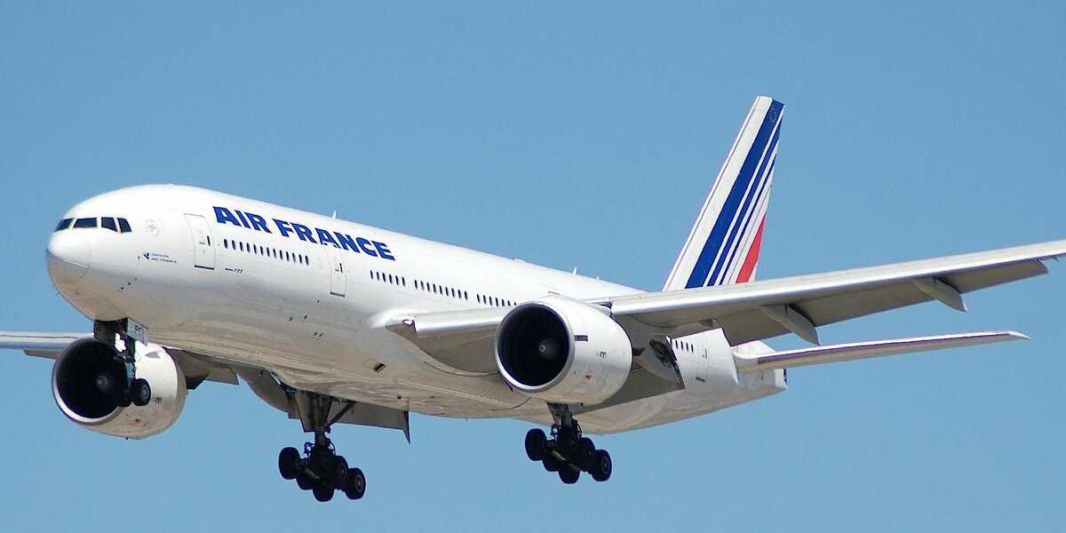 Самолет восстал против пилотов в небе над Парижем