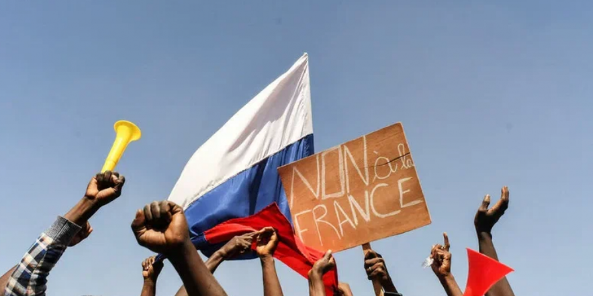 Пока Франция героически борется с Россией в Европе, у неё отбирают африканские сферы влияния. «Вагнеризация» Африки продолжается
