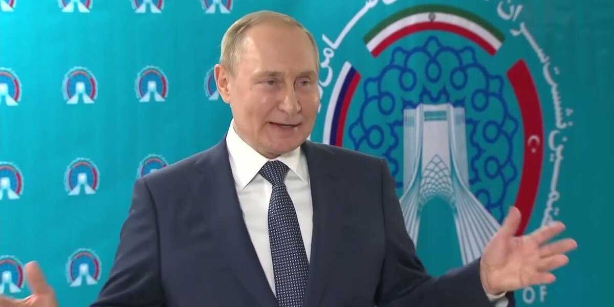 ЦРУ заявляет,что Путин «сильно здоров»,а Китай советует обратить внимание на «хитрую улыбку Путина»