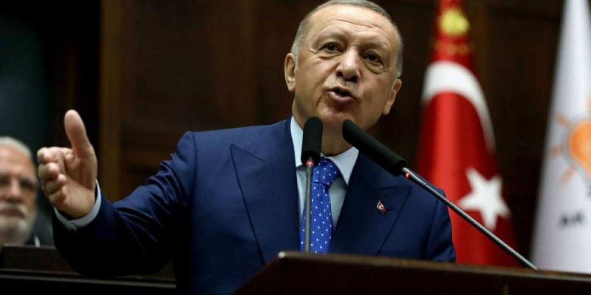 Президент Турции Реджеп Тайип Эрдоган обвинил США в поставке оружия террористам
