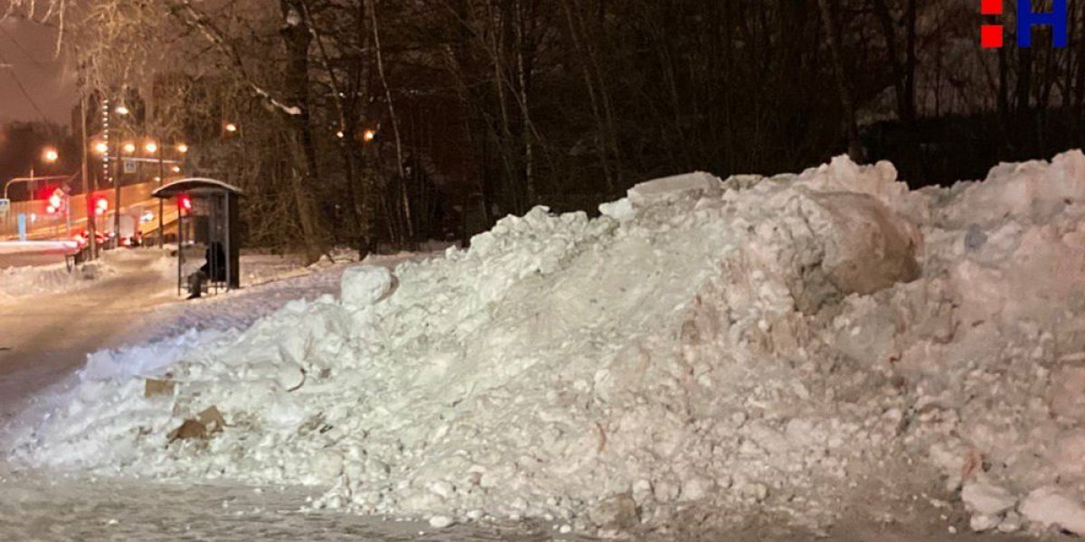 Что только не придумают: коммунальщики Петербурга изобрели новый способ уборки снега