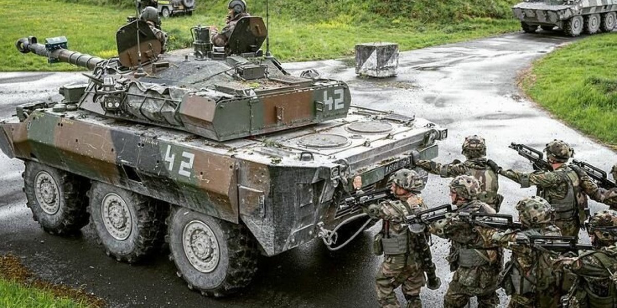 Париж бросает против русских колёсные танки AMX-10RC