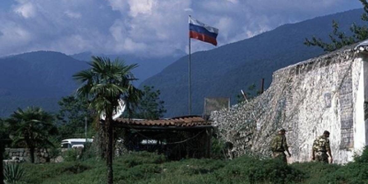 Абхазия хочет играть с Россией по-взрослому: решать проблему будут по «эквадорской схеме»