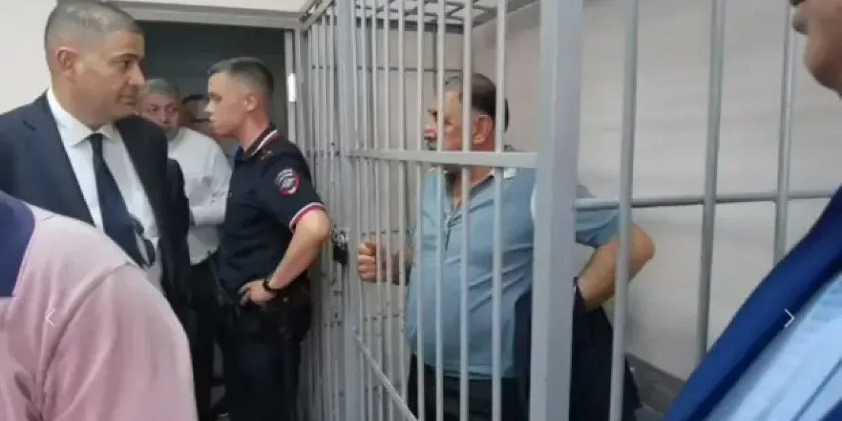 «Это путинская ностальгия по тюрьме народов». Азербайджанская община России вдруг осудила Баку за истерику