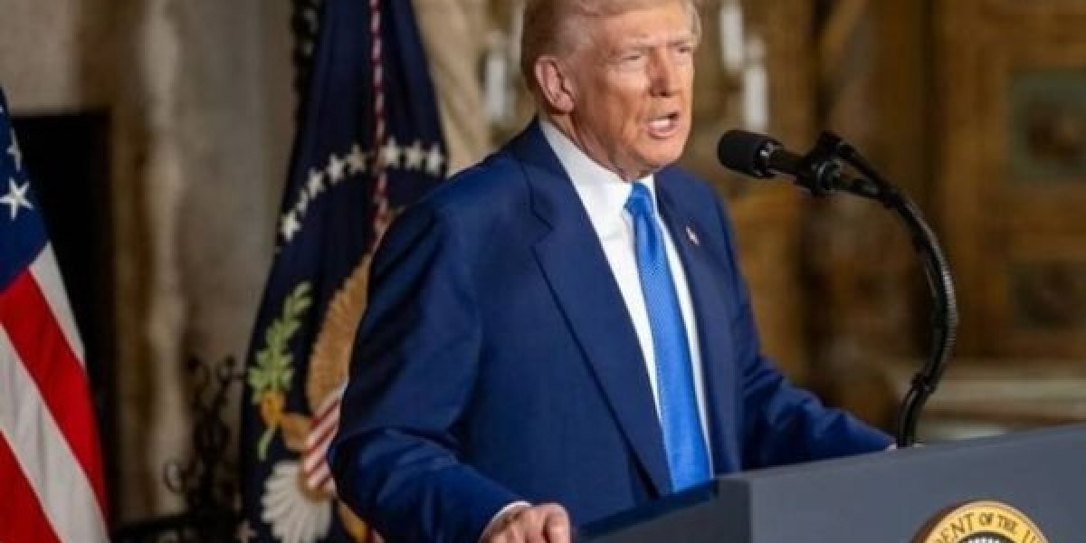 Трамп пообещал Украине &laquo;больше оборонительного оружия&raquo; на фоне сообщений о приостановке поставок