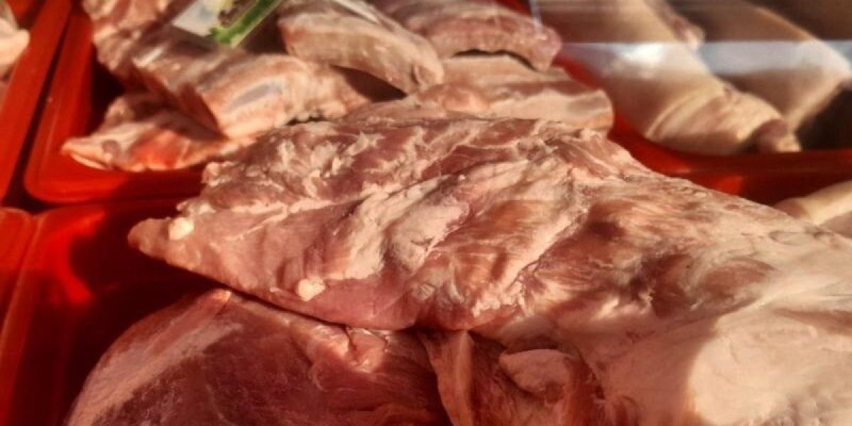 Свинина резко подорожала: оптовые цены выросли на 30% за год