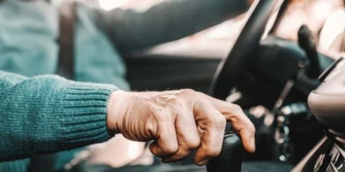 Планы МВД: Новые правила допуска пенсионеров за руль для повышения безопасности на дорогах