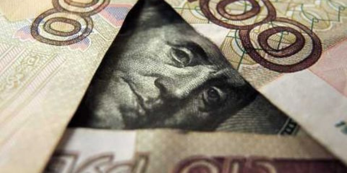 Рубль на пороге девальвации: эксперты предупреждают о &laquo;сгорании&raquo; сбережений россиян