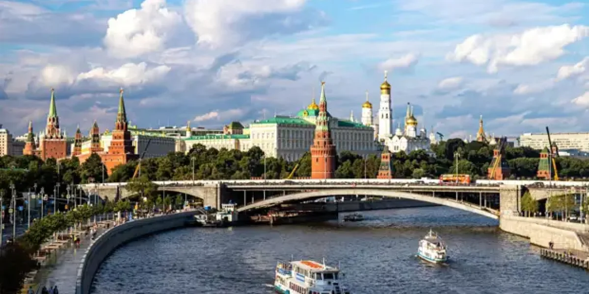 Песков назвал размещение европейских войск у границ России неприемлемым