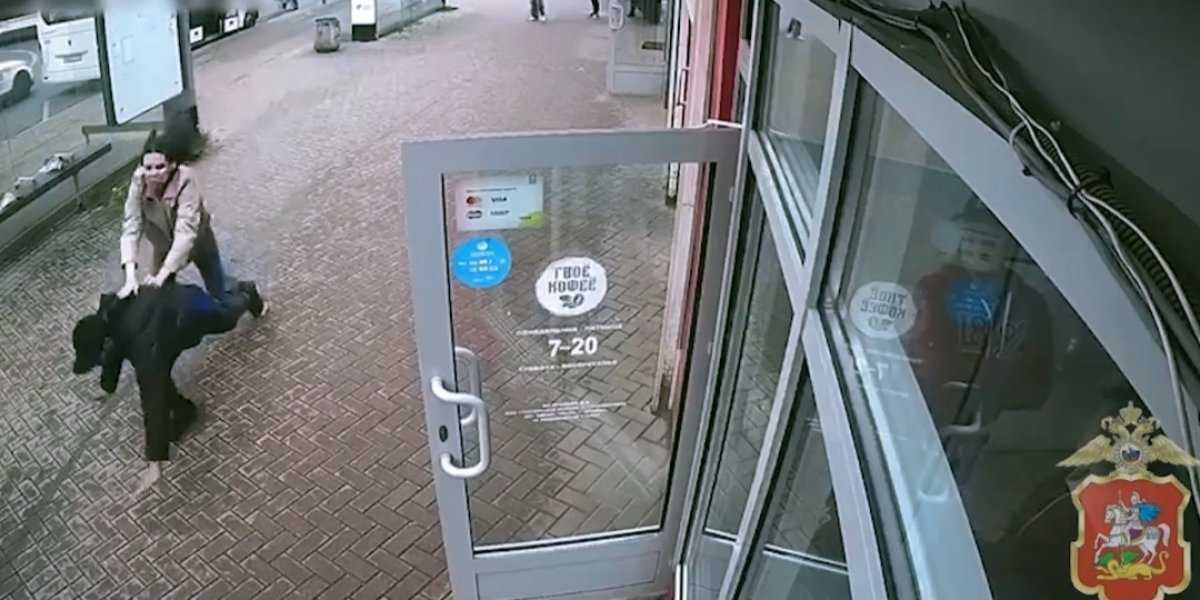 Россияне восхищены: это не девушка, а Терминатор&ndash;она догнала вора и вернула свой смартфон