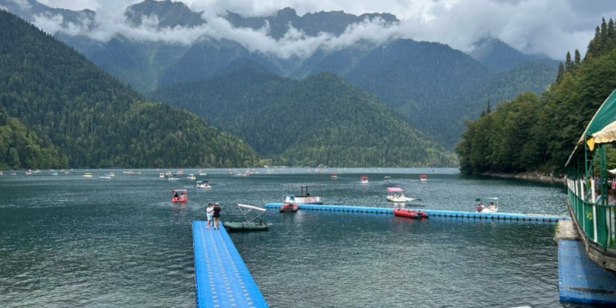 Абхазия манит россиян: Рекордный поток туристов, горные тропы и душевное гостеприимство Абхазия манит россиян: Рекордный поток туристов, горные тропы и душевное гостеприимство