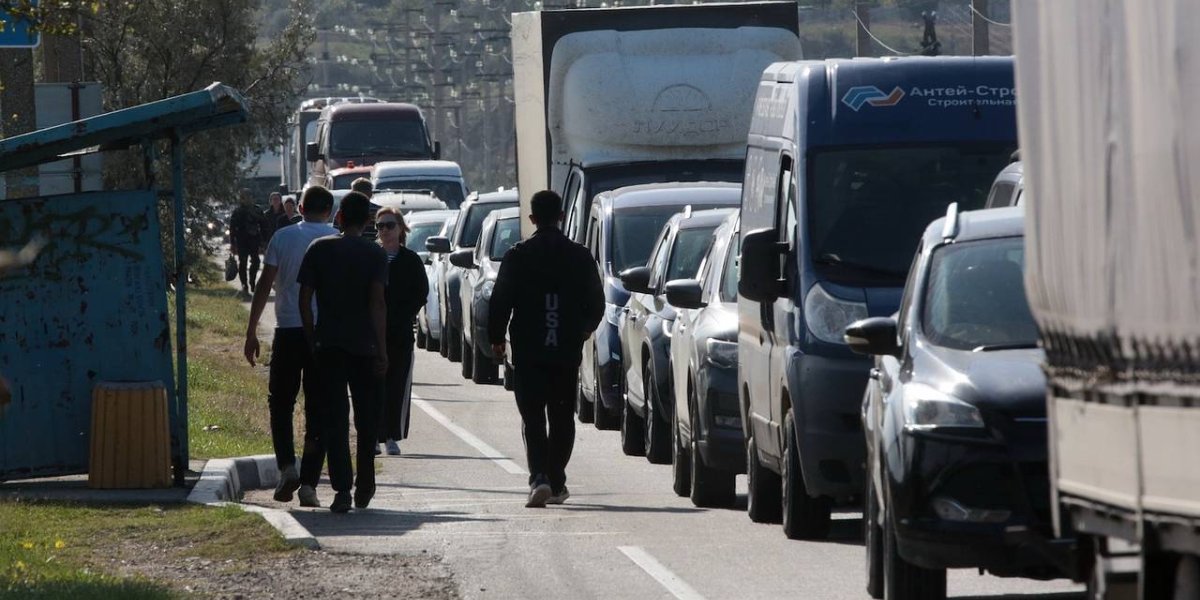 Тысяча авто в очереди: Крымский мост столкнулся с колоссальной пробкой в разгар сезона Тысяча авто в очереди: Крымский мост столкнулся с колоссальной пробкой в разгар сезона