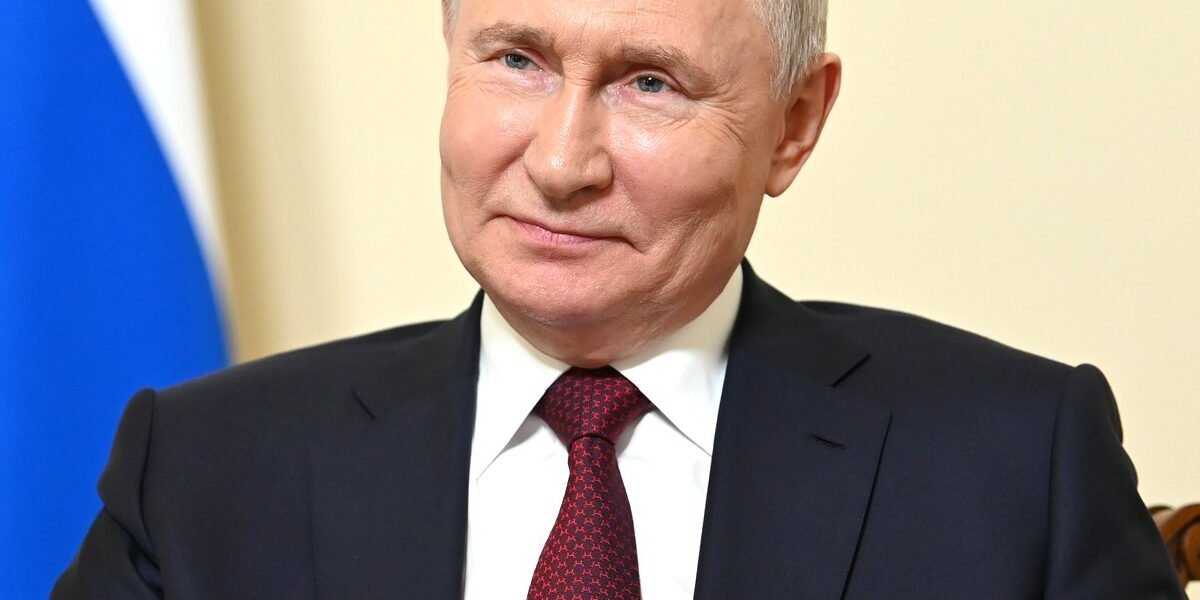 Президент Путин: главной по финансам в семье должна быть жена