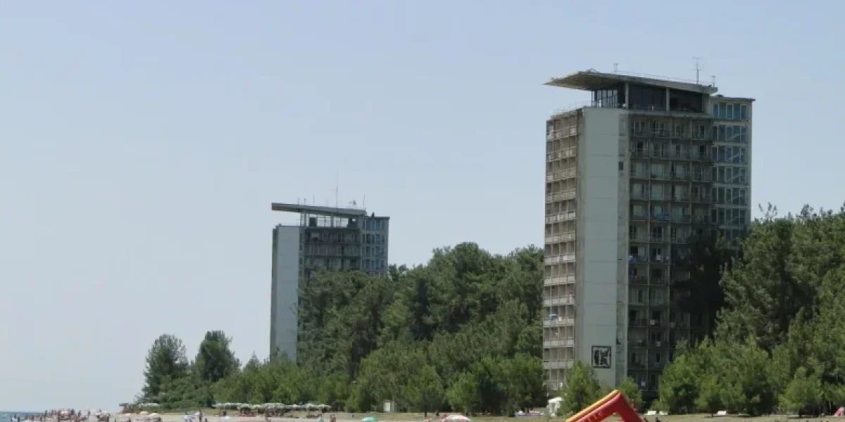 Пицунда: как «уровень СССР» отпугивает российских туристов Пицунда: как «уровень СССР» отпугивает российских туристов