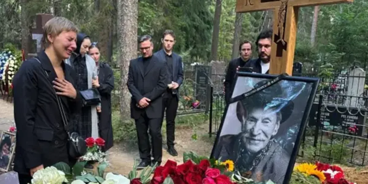 Слёзы и обвинения: похороны Ивана Краско омрачились скандалом из-за сиделки Слёзы и обвинения: похороны Ивана Краско омрачились скандалом из-за сиделки