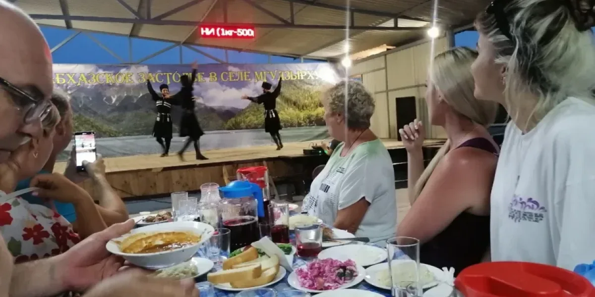 &laquo;Зачем я это сделала?&raquo;: Искренний рассказ о разочаровании на &laquo;абхазском застолье&raquo;