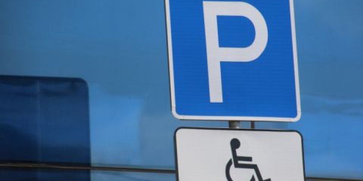 Как законно закрепить парковочное место во дворе: инструкция от депутата Госдумы