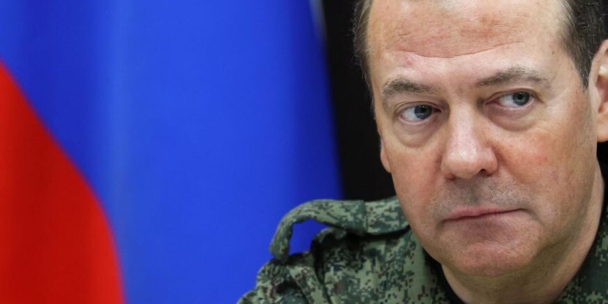 «Это просто ловушка. Шойгу многое спустят с рук, мне — нет. Буду крайним»: Медведев отказался от поста главы Совбеза?