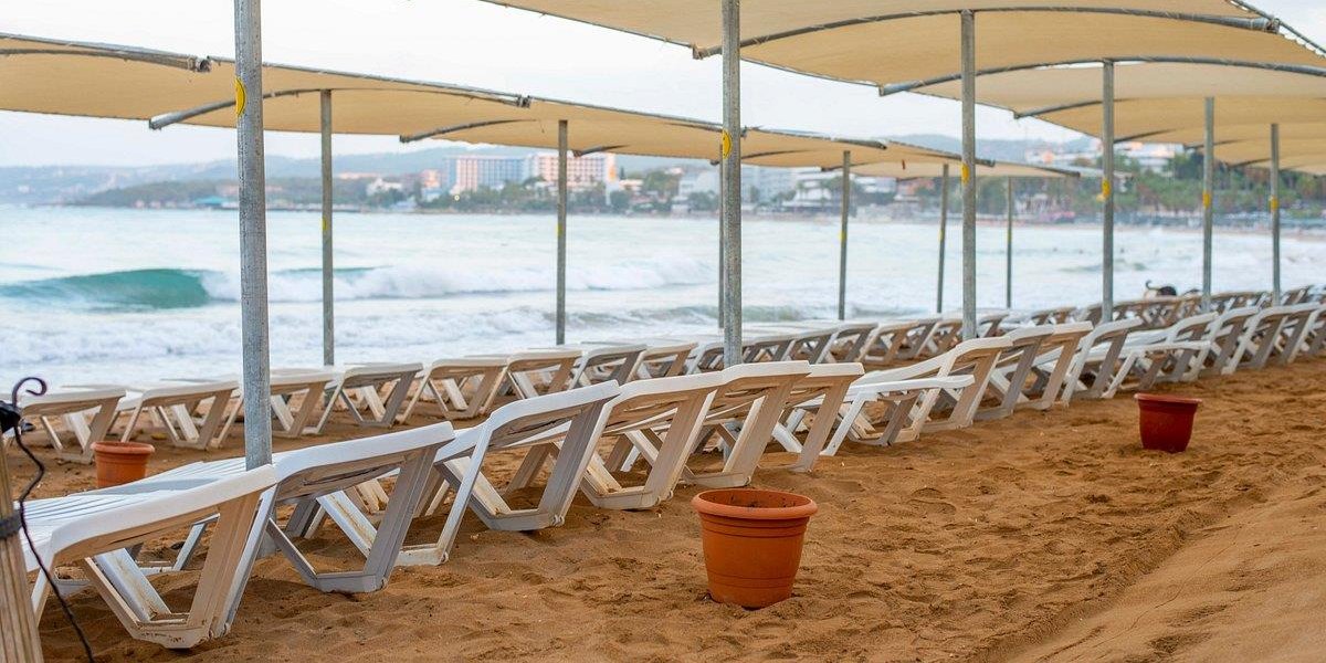 Бульдозеры против полотенец: как Хорватия воюет с туристами, занимающими лучшие места на пляжах Бульдозеры против полотенец: как Хорватия воюет с туристами, занимающими лучшие места на пляжах