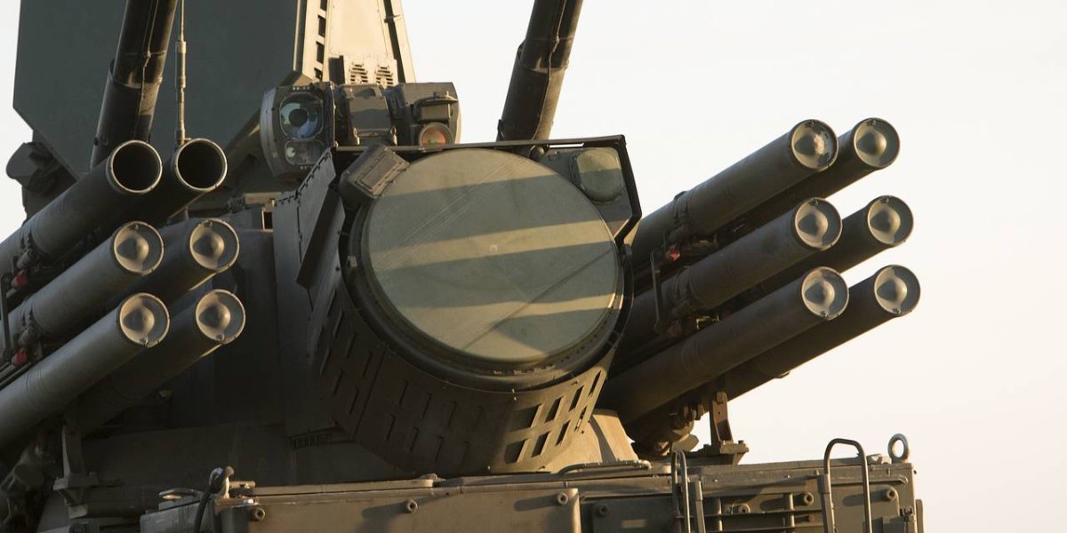 Новая волна атак дронов: как беспилотники парализовали небо над Ленобластью и угрожали энергетике страны Новая волна атак дронов: как беспилотники парализовали небо над Ленобластью и угрожали энергетике страны