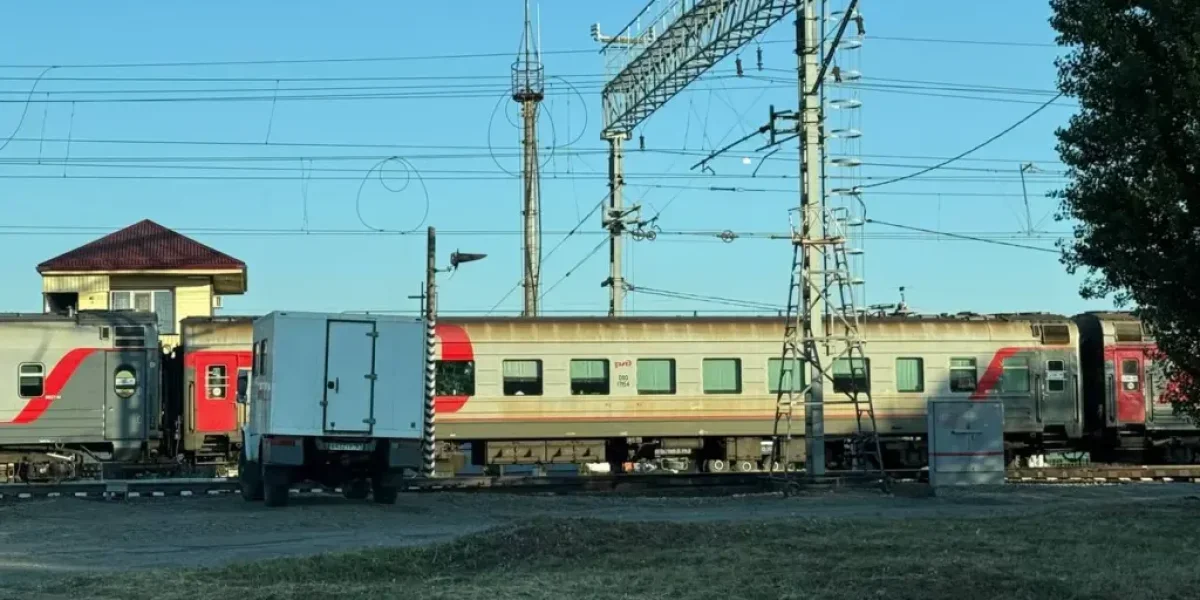 Поезд-сауна за 50 000 ₽: Шокирующий отзыв о путешествии в Сочи с РЖД в 40-градусную жару Поезд-сауна за 50 000 ₽: Шокирующий отзыв о путешествии в Сочи с РЖД в 40-градусную жару