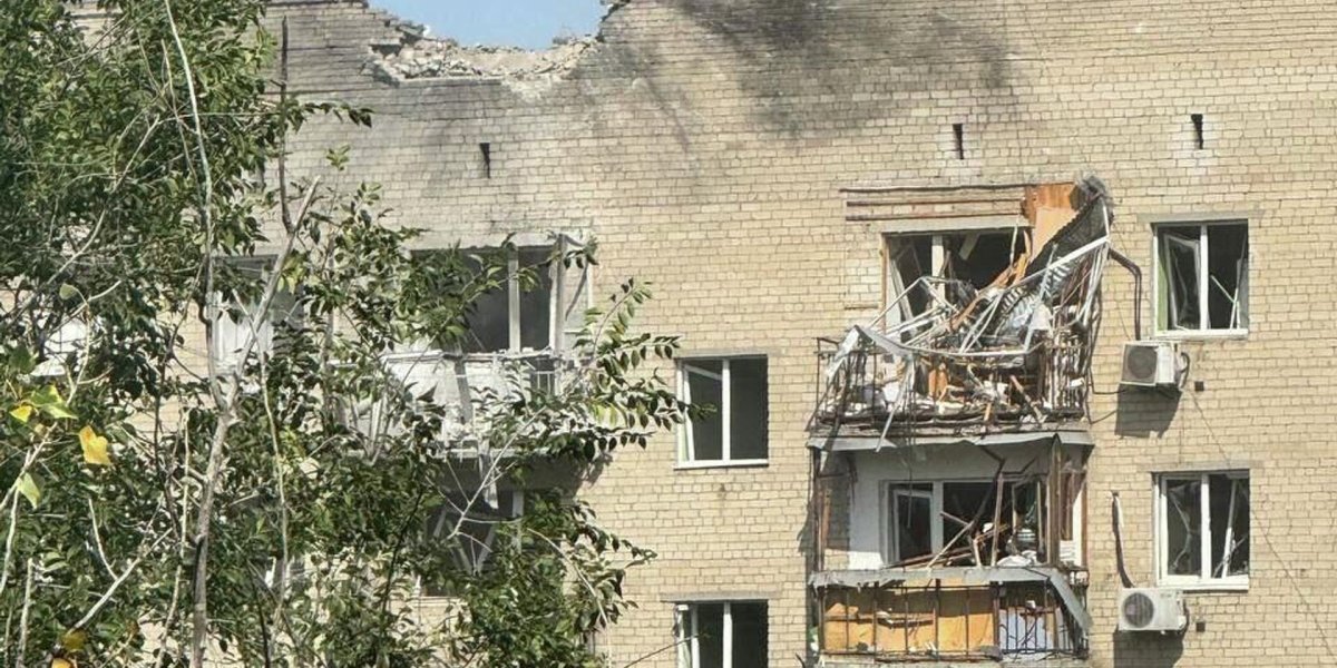 Беспилотник атаковал жилой дом в центре Ростова: 13 пострадавших, введен режим ЧС Беспилотник атаковал жилой дом в центре Ростова: 13 пострадавших, введен режим ЧС