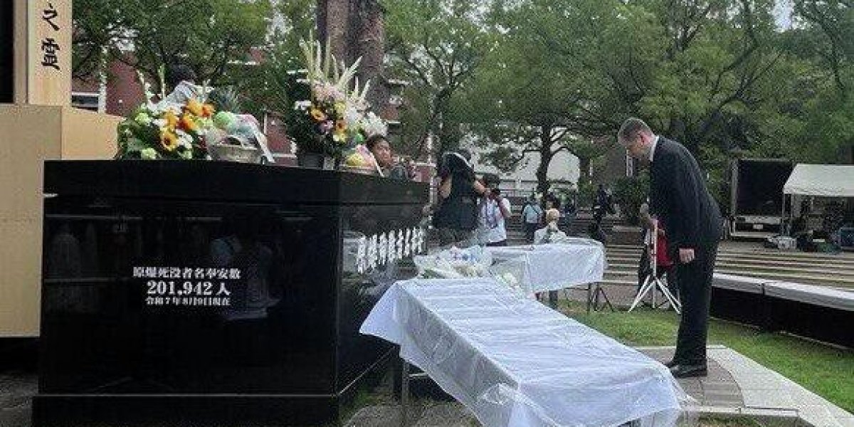 Приглашение из Нагасаки: Российский посол почтил память жертв атомной бомбардировки Приглашение из Нагасаки: Российский посол почтил память жертв атомной бомбардировки