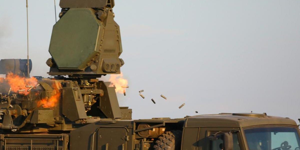 Угроза с неба: в Сочи началась экстренная эвакуация пляжей из-за дронов Угроза с неба: в Сочи началась экстренная эвакуация пляжей из-за дронов