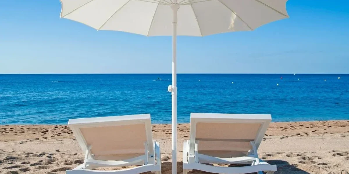 «Кто раньше встал — тот и отдыхает»: Как «шезлонговые войны» отравляют отпуск россиянам