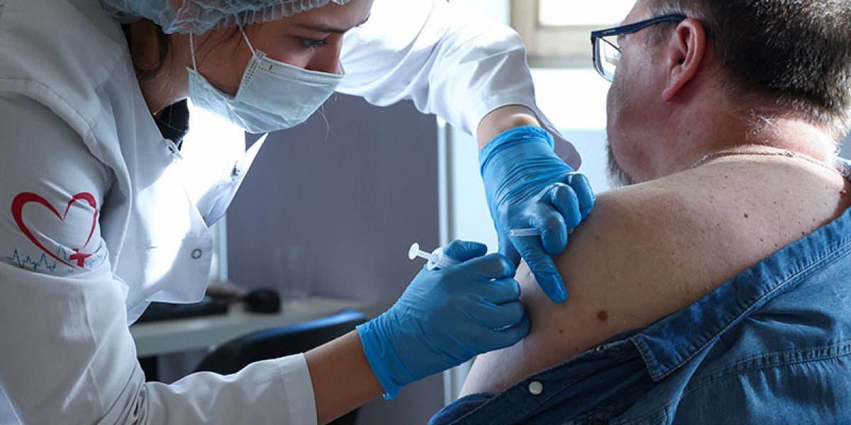 Двойной удар осени: Роспотребнадзор предупреждает о резком росте ОРВИ и прогнозирует волну COVID-19