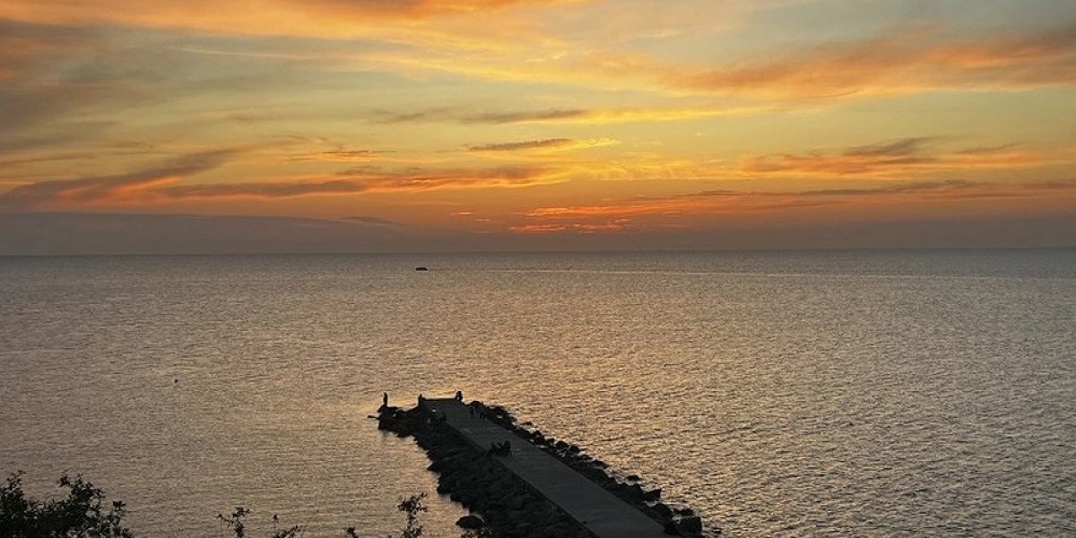 Бархатный сезон стартует: Черное и Азовское моря начали остывать, но купание комфортное Бархатный сезон стартует: Черное и Азовское моря начали остывать, но купание комфортное