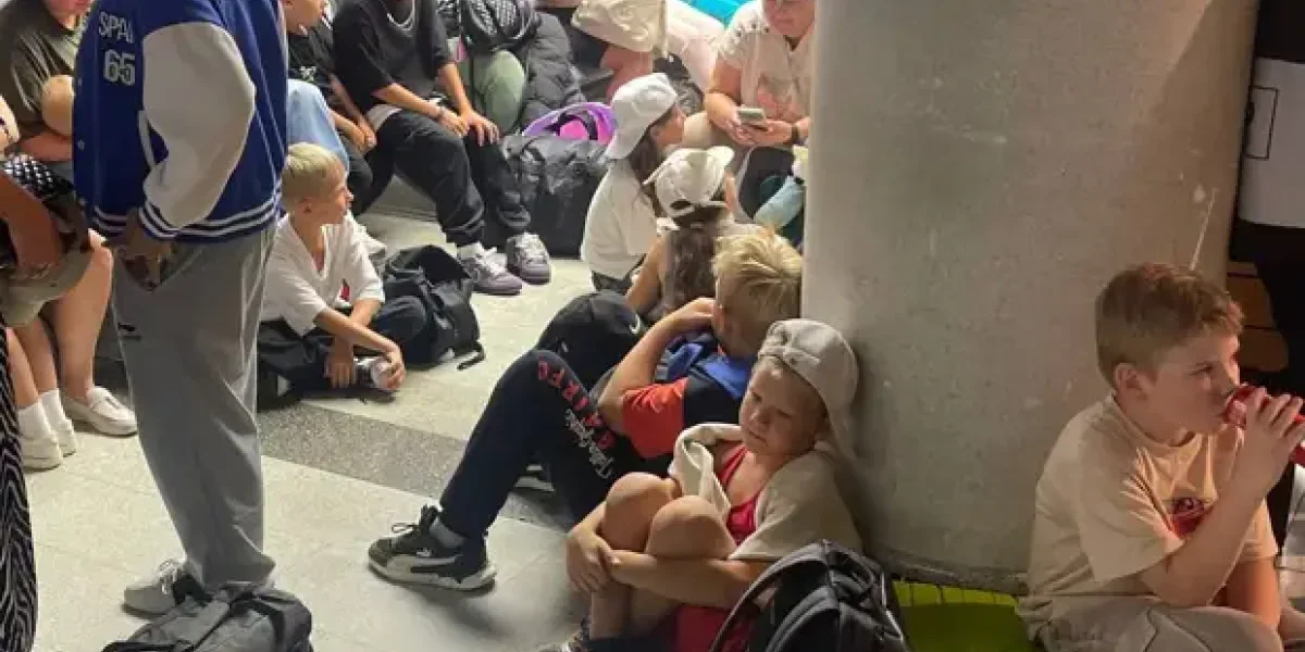 «Увидел много идиотизма». Корнилов возмущен отношением к людям в аэропорту Сочи при атаке БПЛА «Увидел много идиотизма». Корнилов возмущен отношением к людям в аэропорту Сочи при атаке БПЛА