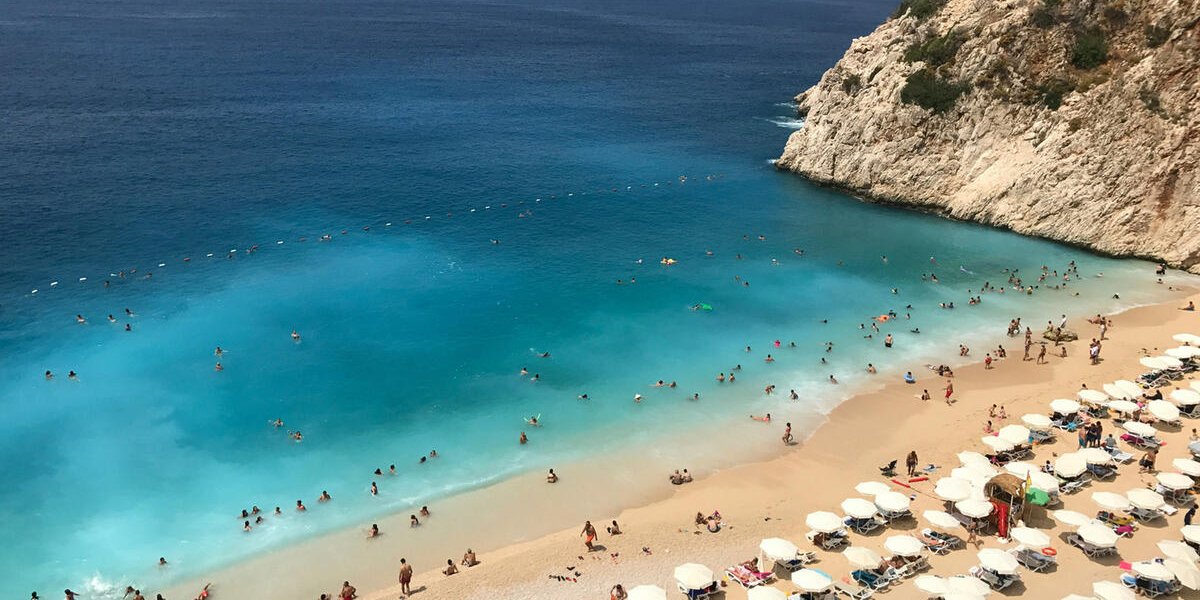 Экзотика вместо Средиземноморья: почему россияне массово меняют Турцию на Азию