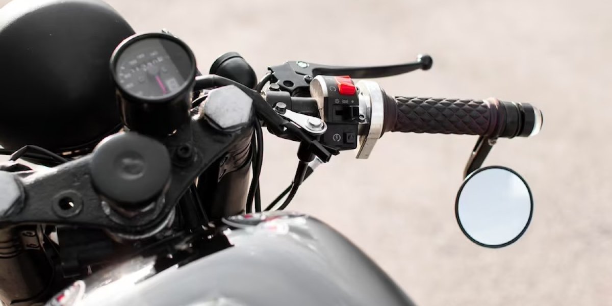 На Мальте турист лишился прав после эксцентричной поездки на мотоцикле без одежды