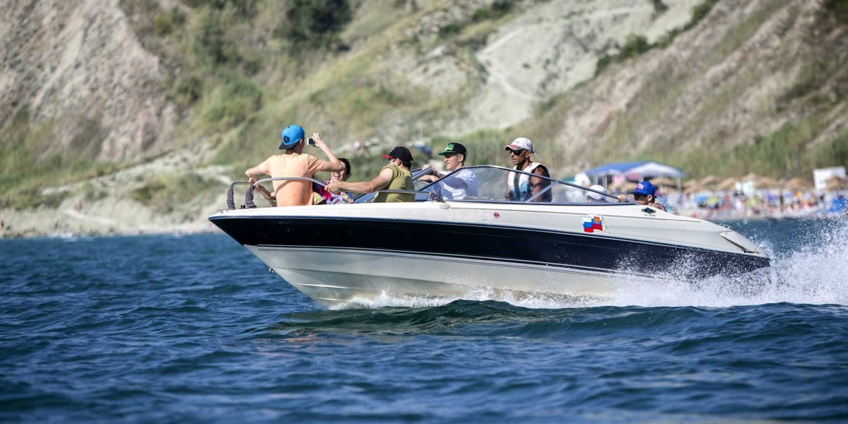 Сочинский гид: Как избежать опасностей при купании в Черном море летом