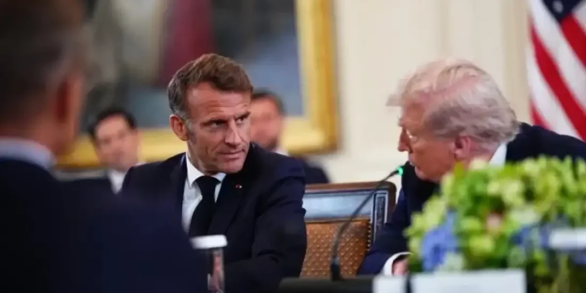 Утечка разговора: Макрон впал в ярость после того, как микрофон уловил то, что шептал ему Трамп о Путине Утечка разговора: Макрон впал в ярость после того, как микрофон уловил то, что шептал ему Трамп о Путине