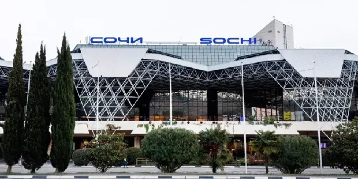 «Увидел много идиотизма». Корнилов возмущен отношением к людям в аэропорту Сочи при атаке БПЛА