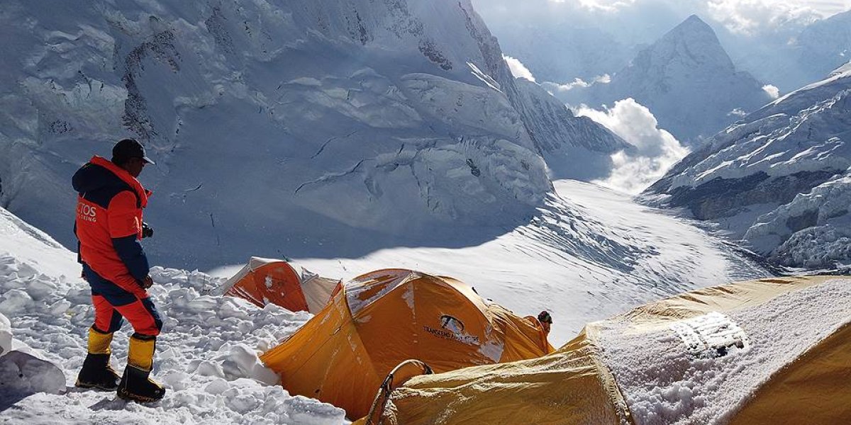 15 000 $ за вершину мира: Непал резко поднял цену восхождения на Эверест 15 000 $ за вершину мира: Непал резко поднял цену восхождения на Эверест