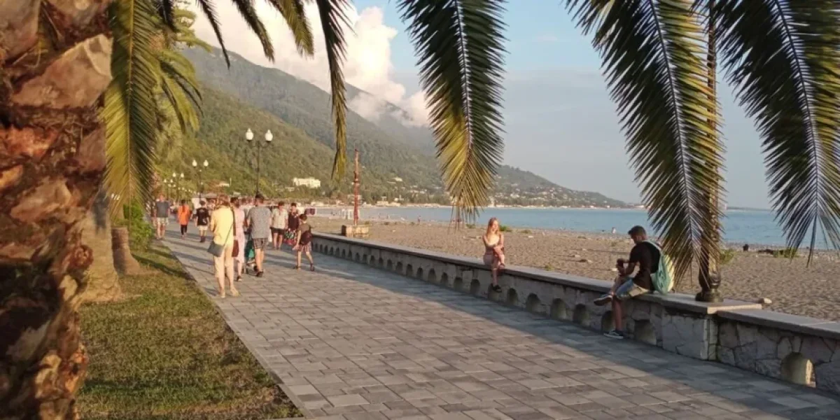 Абхазия: ностальгия или разочарование? Что ждёт российских туристов