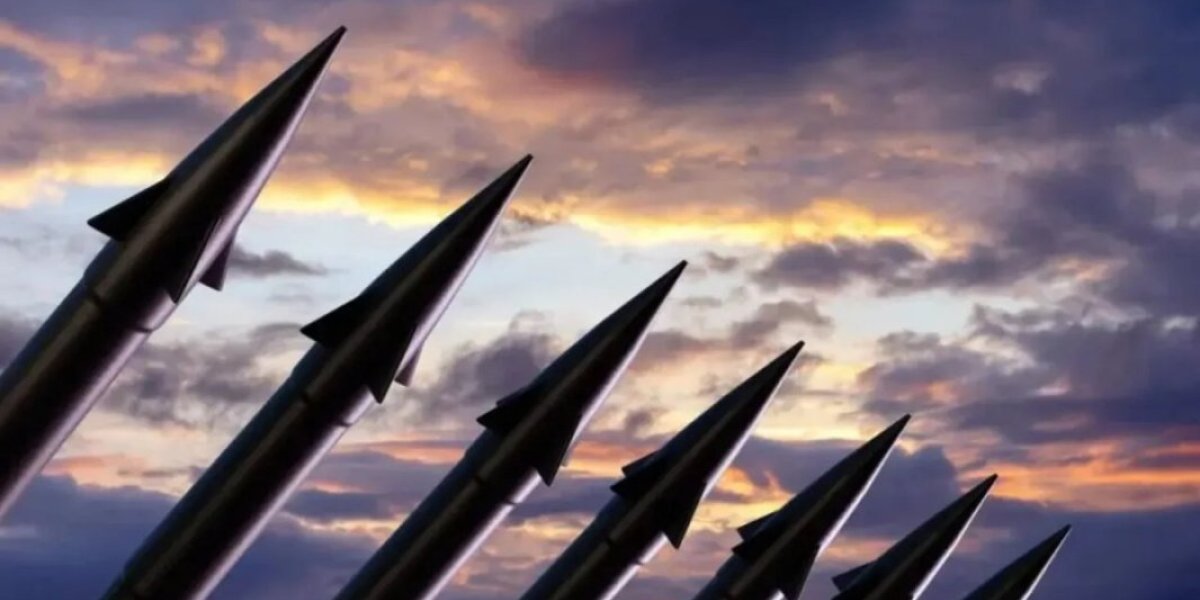 Они ударят по Москве через две недели? Трамп сказал: «Украине в обороне не победить». И дал 3350 дальнобойных ракет