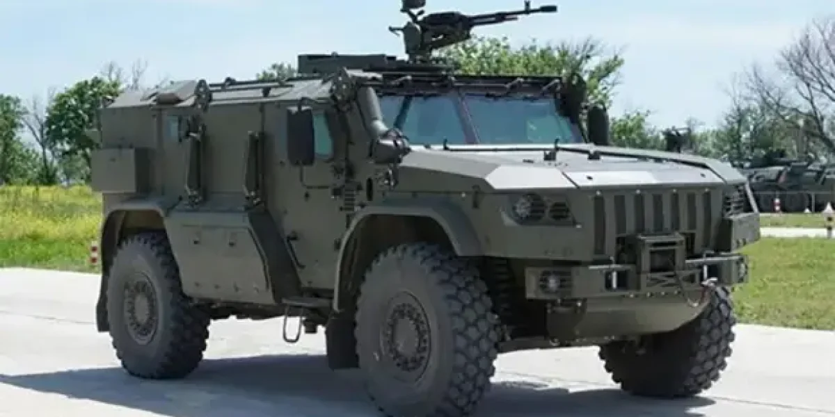 Фронт требует &laquo;буханку&raquo;, но&hellip; Завод УАЗ ушел в отпуск. Волонтер с деньгами &mdash; сбежал за границу