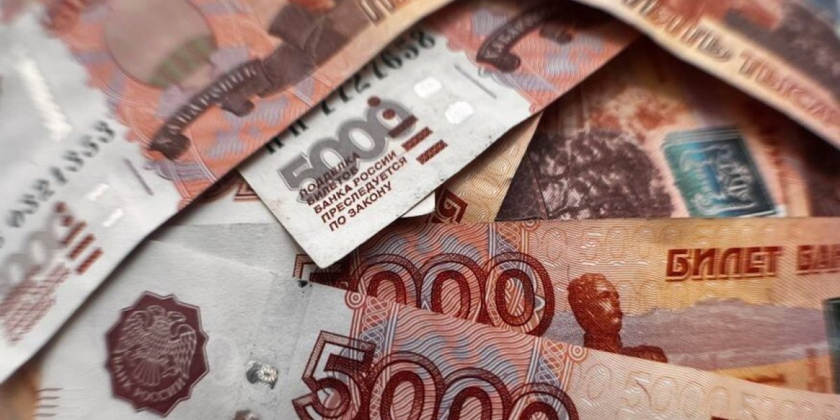 &laquo;100 тысяч&raquo; в среднем: Что стоит за новыми цифрами зарплат россиян