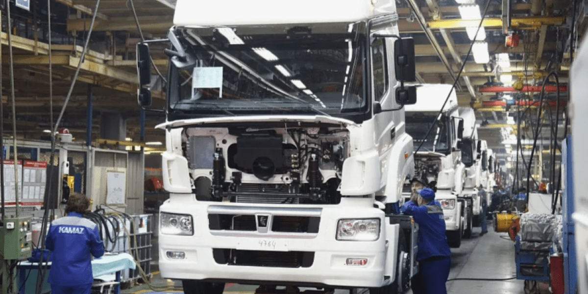 КАМАЗ в убытке: минус 20,8 млрд рублей за полгода