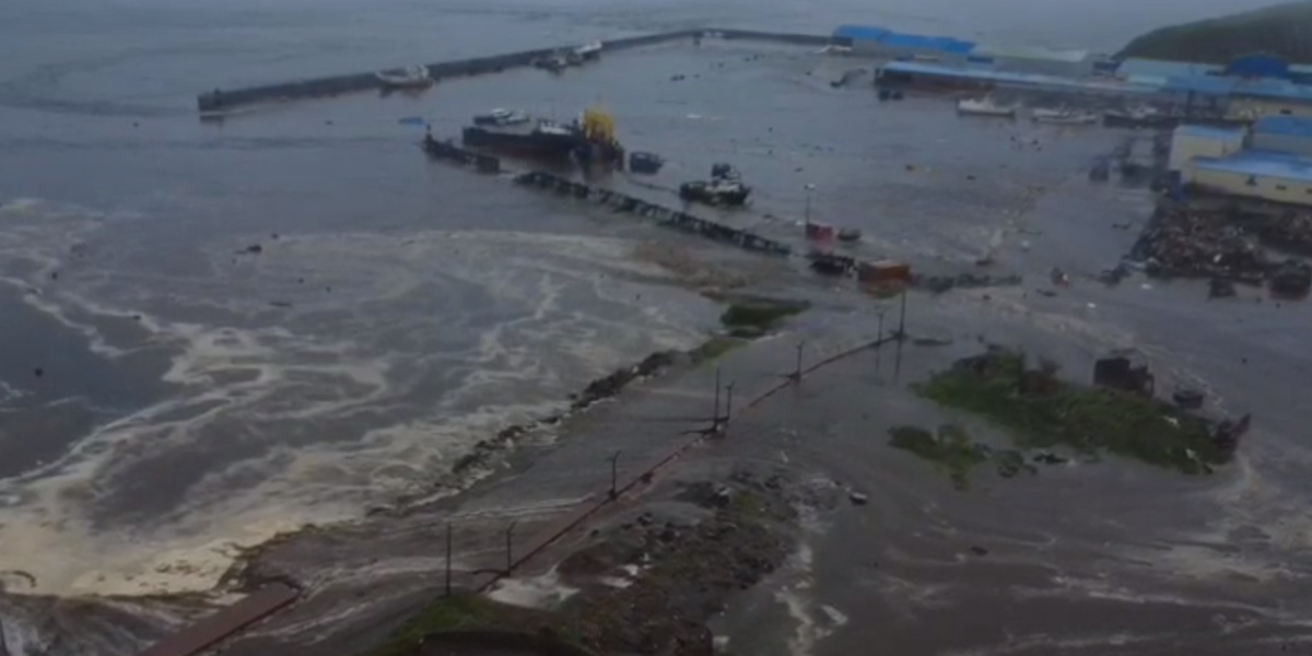 Мощное землетрясение магнитудой 7,2 потрясло акваторию Камчатки: угроза цунами миновала