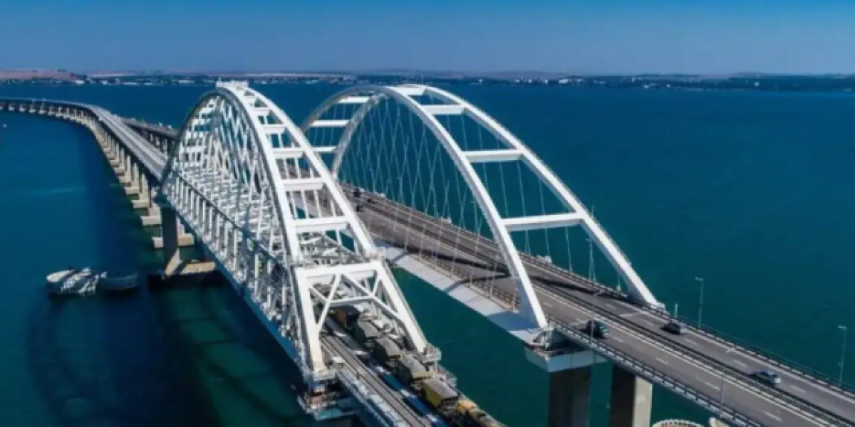 Крымский мост: рекордные очереди на выезд с полуострова сохраняются вторые сутки