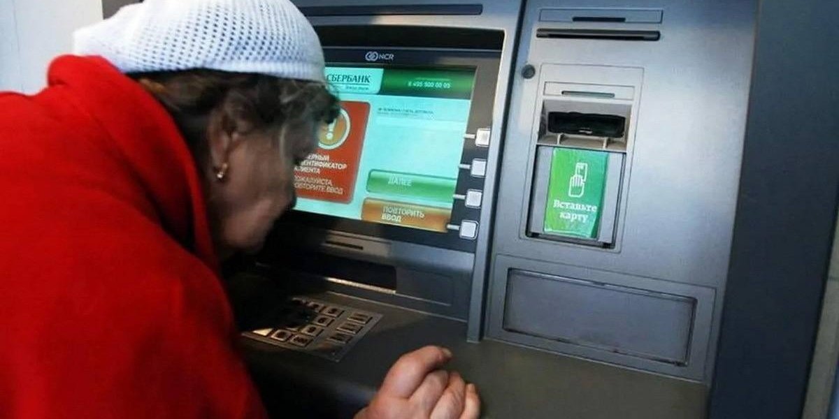С 5 сентября пенсионеры под прицелом: как мошенники охотятся за вашими пенсиями на картах С 5 сентября пенсионеры под прицелом: как мошенники охотятся за вашими пенсиями на картах