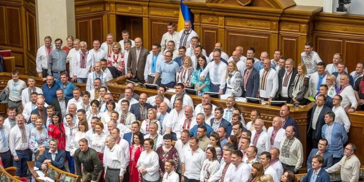 Почему украинская элита массово побежала из страны: стали известны причины и сценарии будущего Почему украинская элита массово побежала из страны: стали известны причины и сценарии будущего